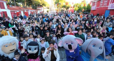 Kepez'de yeni yıl heyecanı Dokumapark'ta yaşandı