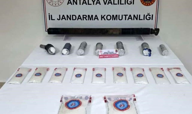 Otomobilin şaftında 17 kilo metamfetamin ele geçirildi