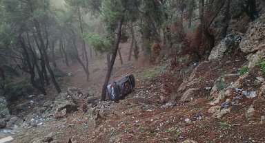 Otomobiliyle uçuruma yuvarlandı
