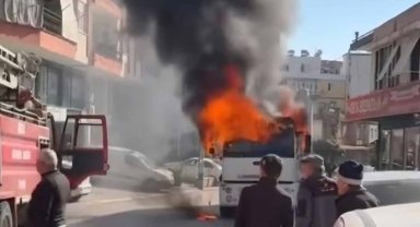 Park halindeki kamyonun kupası yandı