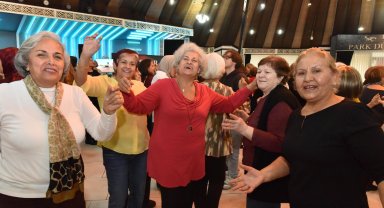 Tazelenme Üniversitesi öğrencilerine kadınlar matinesi