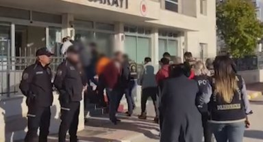 Telefonda kendilerini polis olarak tanıtıp 10 milyon lira dolandıran 7 şüpheli tutuklandı