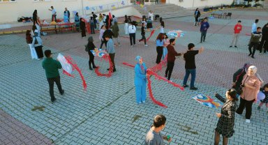 Uçurtma tasarlayıp uçurdular