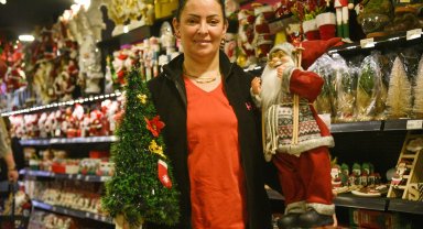 Yılbaşı kutlamalarının vazgeçilmezi 'yapay çam ağacı'