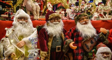 Yılbaşı kutlamasında, 'Noel Baba' kostümü ve sakalına ilgi