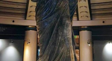 Yurt dışına kaçırılan 110 tarihi eser, ana vatanına getirildi