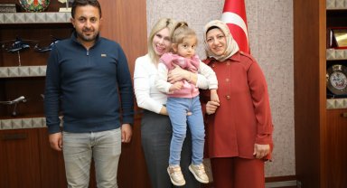 'Mucize bebek' Özlenen, doktorunu ziyaret etti