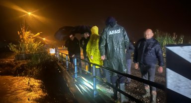 'Sarı kod'la uyarılan Antalya'da kuvvetli yağış etkisi