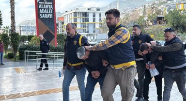 Alanya'da bıçaklı ve zincirli kavga kamerada; 7 gözaltı
