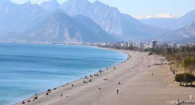 Antalya'da deniz suyu sıcaklığı, hava sıcaklığını geride bıraktı