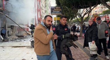 Atölyedeki yangında 4 köpeği itfaiye erleri kurtardı