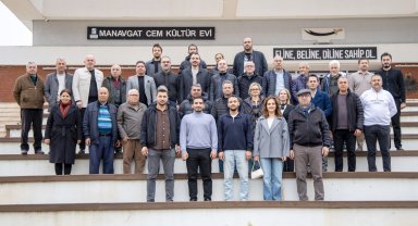 Başkan Vekili Çiçek'ten cemevine ziyaret