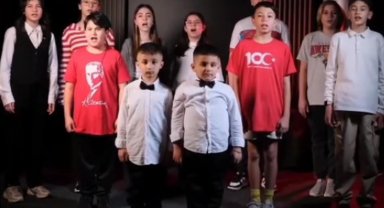 Bayrağa saldırıya gazi çocuklarından İstiklal Marşı ile tepki