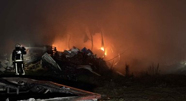 Depo yangında kül oldu