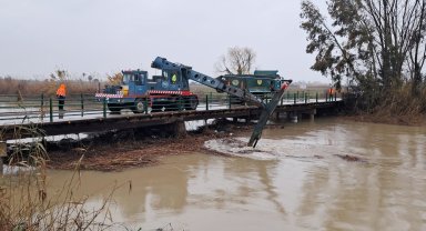Derelerde biriken atıklar temizleniyor