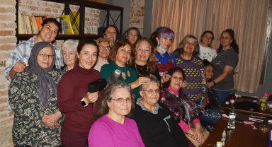 İranlı kuaförlerden yaşlıya saygı