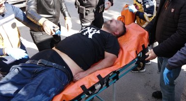 Kendini kilitlediği iş yerini ateşe verdi, dumandan etkilenerek bayıldı