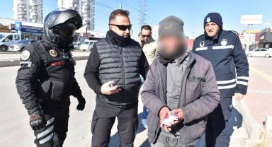 Kepez'de seyyar satıcı ve dilenci operasyonu
