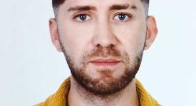 Oğlunun öldürülmesine ilişkin görüntüleri izlerken gözyaşına boğuldu