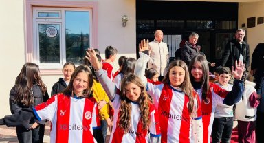 Öğrencilere Antalyaspor forması hediyesi