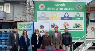 Semt pazarlarında sıfır atık bilgilendirmesi