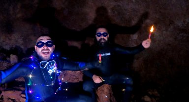 Yeni yılı su altı mağarasında karşıladılar