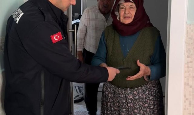 Zabıta, pazarda bulunan cüzdanı sahibine teslim etti