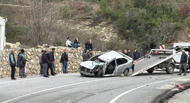 Alanya'da freni boşalan TIR, 2 otomobile çarptı: 1 ölü, 3 yaralı
