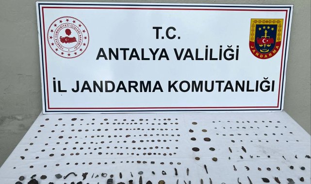 Alanya'da tarihi eser kaçakçılığı operasyonu: 281 eser ele geçirildi