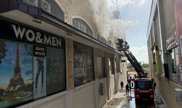 Alışveriş merkezinde çıkan yangın, söndürüldü