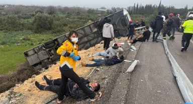 Antalya'da yolcu otobüsü devrildi; 8 ölü, 26 yaralı