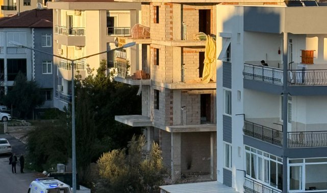 Asansör boşluğuna düşen işçi yaralandı