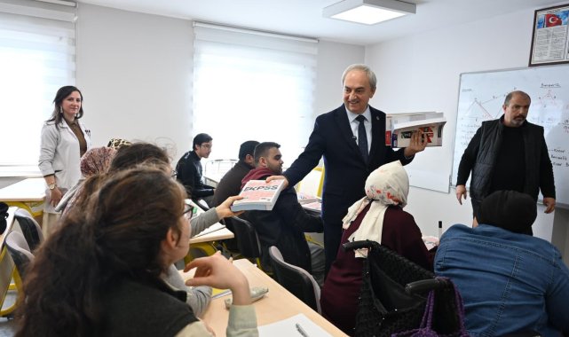 Başkan Kocagöz EKPSS kursunu ziyaret etti