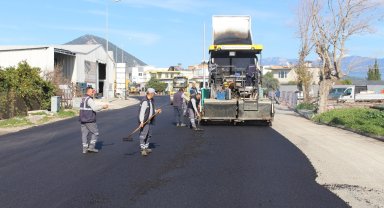 Başkan Vekili Özdemir, asfalt çalışmalarını yerinde inceledi
