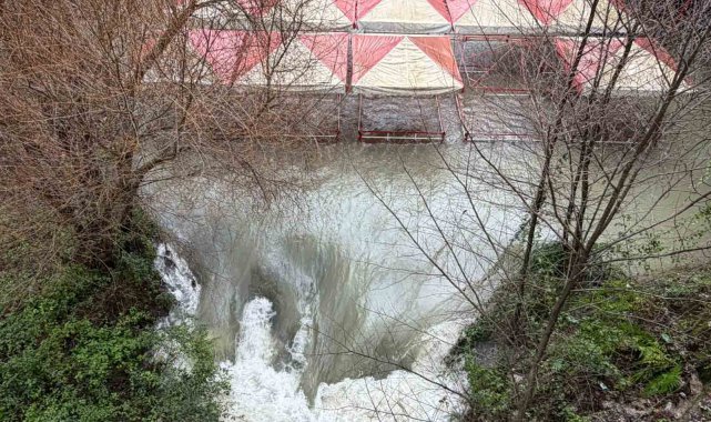 Dim Barajı'ndan su tahliyesi