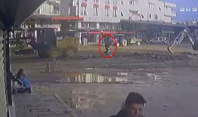 Dozerin belediye çalışanına çarptığı kaza kamerada