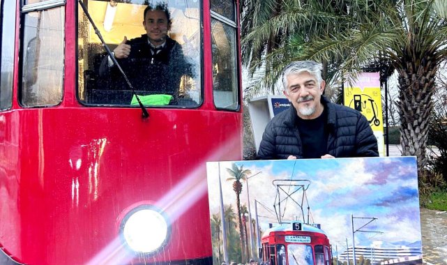Her sabah bindiği tramvayı resmetti