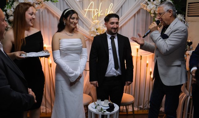 Kadınlar Lokali'nde nişan merasimi