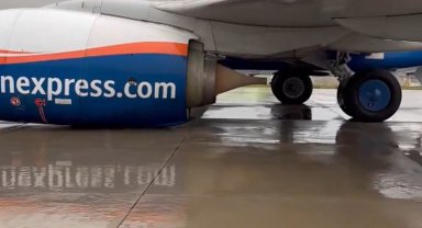 Kalkışa hazırlanan uçağın iniş takımları kırıldı