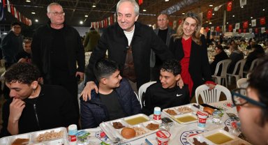 Kepez'de iftar sofraları kuruldu, lokmalar dağıtıldı