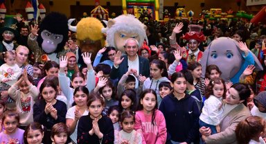 Kocagöz, Sömestir Festivali'nde çocuklarla buluştu