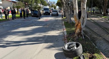 Kontrolden çıkan otomobil ağaca çarptı: 2 yaralı