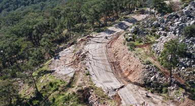 Konyaaltı- Hisarçandır yolunda heyelan