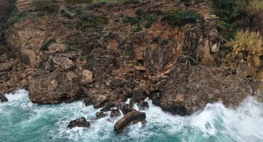 Koruma altındaki falezlerde 'kaçak baraka' işgali