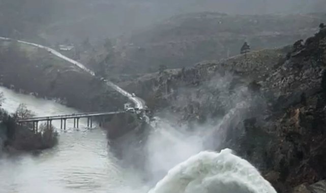 Manavgat'taki 2 barajdan kontrollü su bırakılmaya başlandı