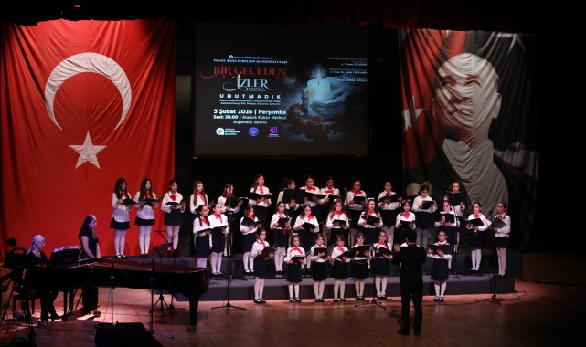 Minik kalpler depremde hayatını kaybedenleri andı