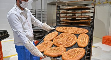 Ramazan pidesi Büyükşehir Halk Ekmek büfelerinde