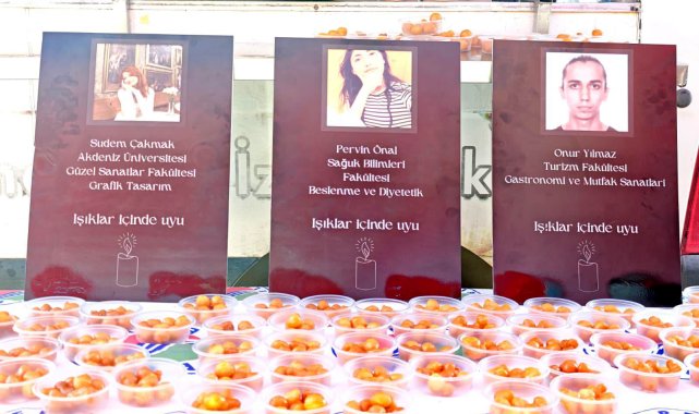 Trafik kazasında hayatını kaybeden öğrenciler için lokma dağıtıldı