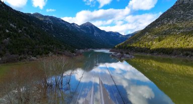 Yağmur suyu ile dolan Antalya- Konya yolu, ulaşıma kapandı