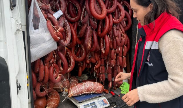 176 kilo tarihi geçmiş sucuk ele geçirildi